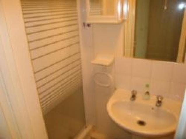 			Viewings highly recommended, Studio Apartment, 1 bath, 1 reception Flat			 Rondu Road, KILBURN
