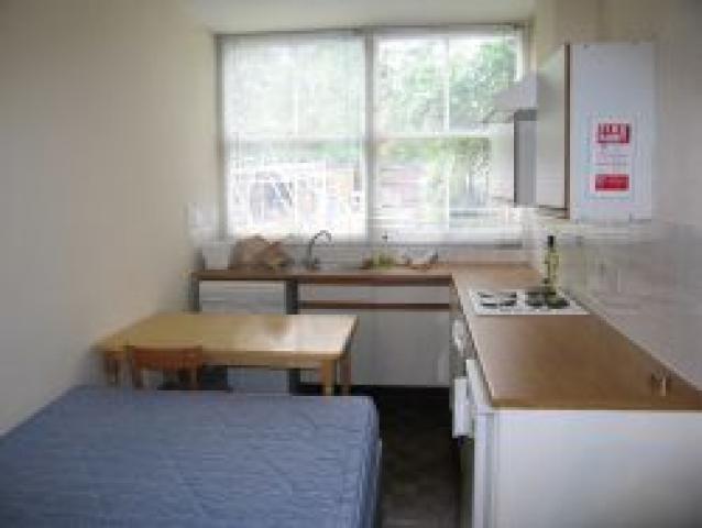 			Viewings highly recommended, Studio Apartment, 1 bath, 1 reception Flat			 Rondu Road, KILBURN