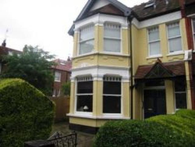 			Viewings highly recommended, Studio Apartment, 1 bath, 1 reception Flat			 Rondu Road, KILBURN