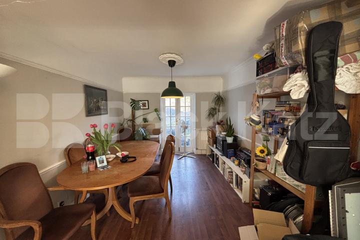 Georgian Townhouse over 3 floors, double reception room & patio garden Henshaw Street, Elephant and Castle