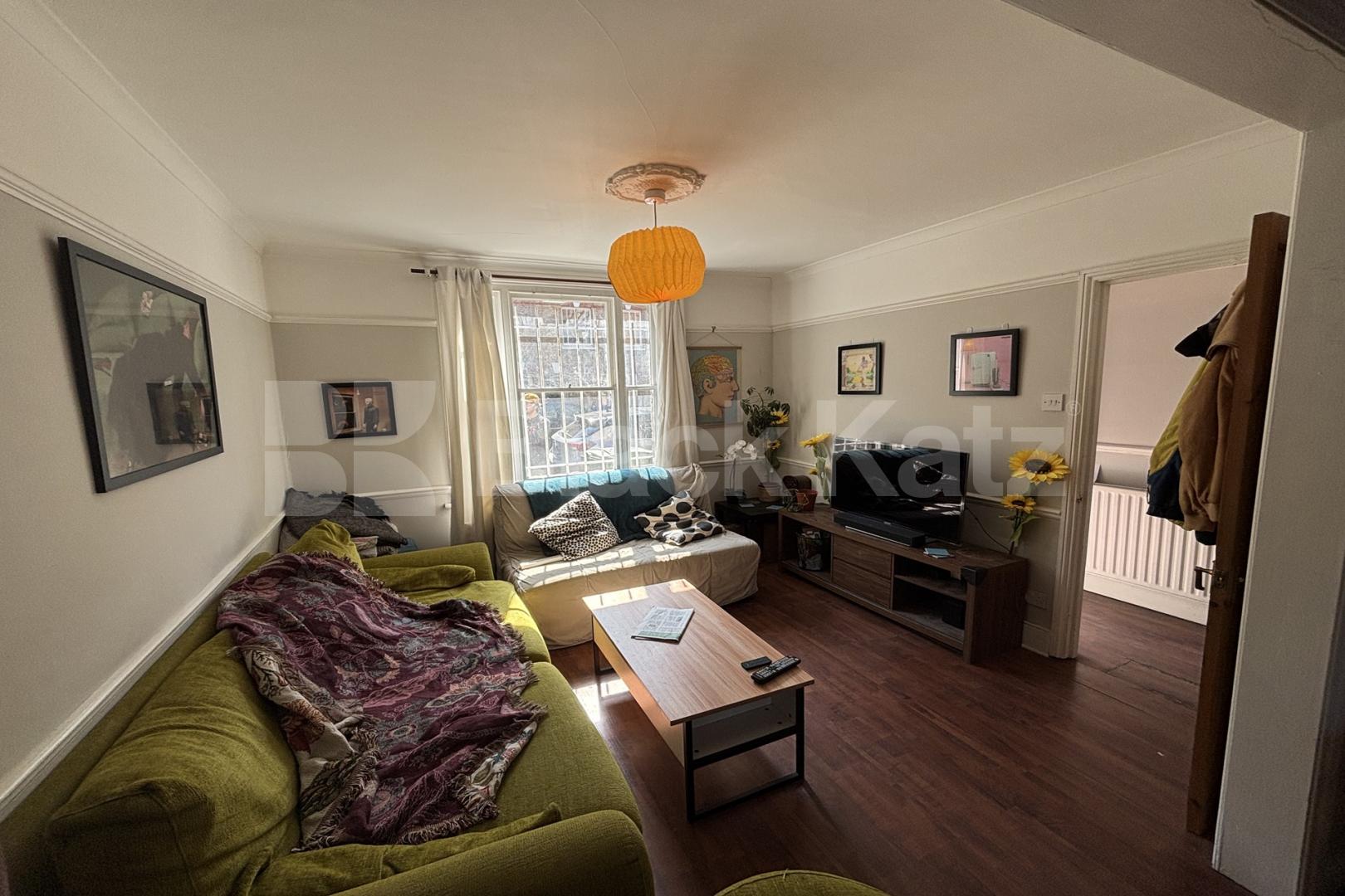 Georgian Townhouse over 3 floors, double reception room & patio garden Henshaw Street, Elephant and Castle