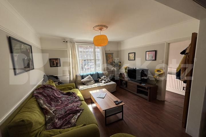 Georgian Townhouse over 3 floors, double reception room & patio garden Henshaw Street, Elephant and Castle