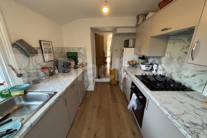 Georgian Townhouse over 3 floors, double reception room & patio garden Henshaw Street, Elephant and Castle