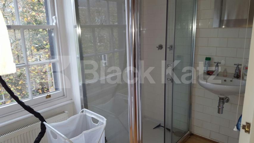 			New Instruction, Studio Apartment, 1 bath, 1 reception Flat			 Liverpool Road, BARNSBURY 