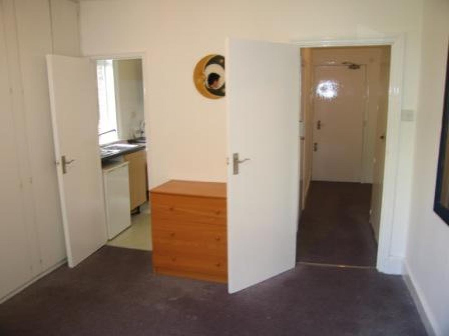 			Studio Apartment, 1 bath, 1 reception Studio			 West End Lane, WEST HAMPSTEAD