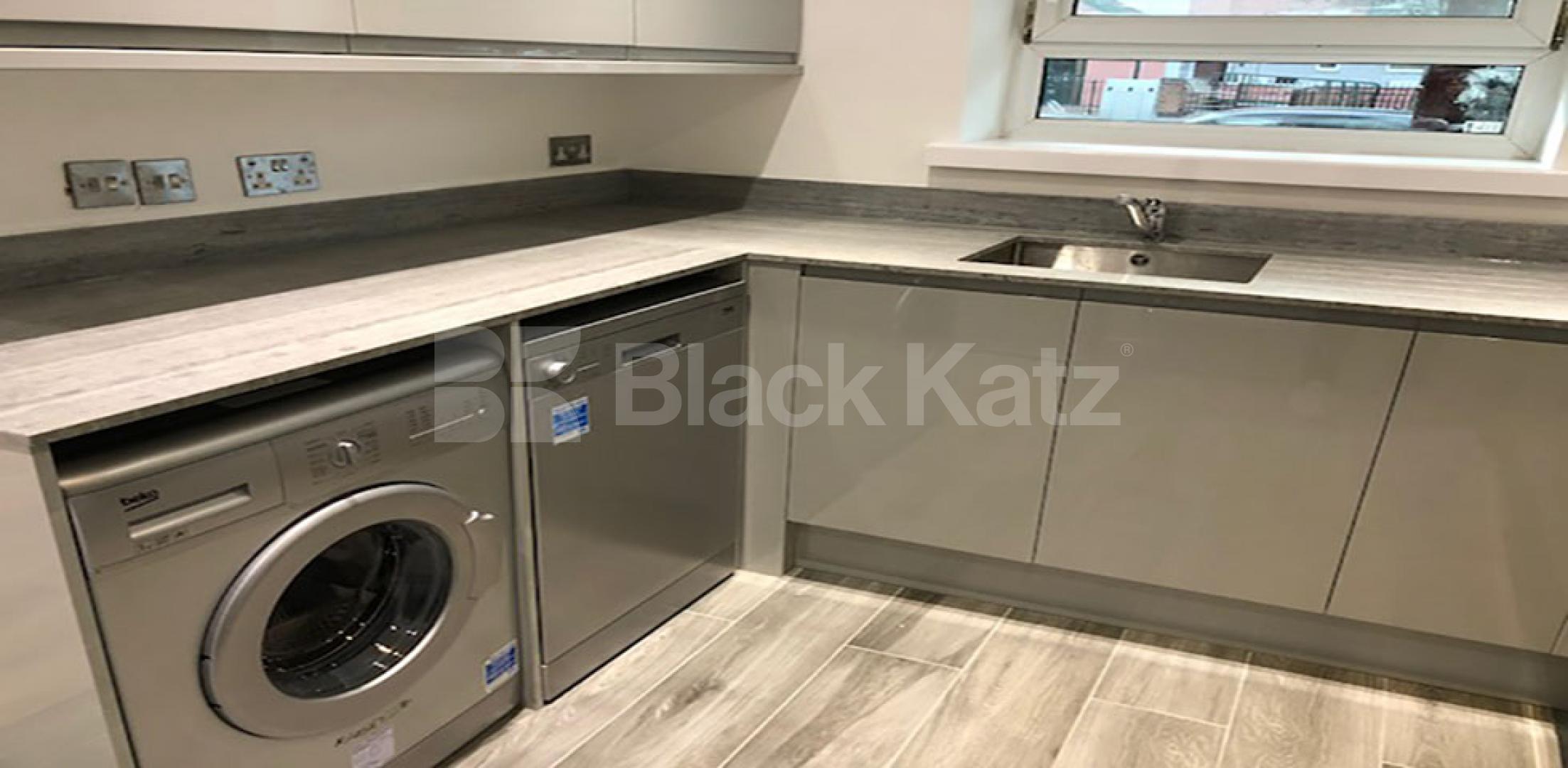 			NEW INSTRUCTION , 3 Bedroom, 1 bath, 1 reception Apartment			 Thomas Road , Limehouse/Mile End