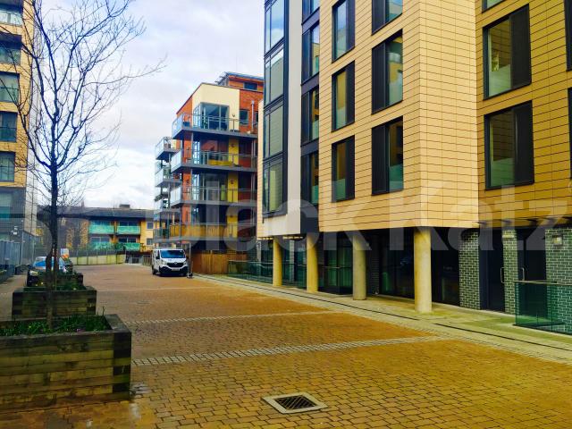 			NEW INSTRUCTION  (Includes Parking, water rates and council tax), 1 Bedroom, 1 bath, 1 reception Apartment			 Oak Square, Clapham North/Brixton