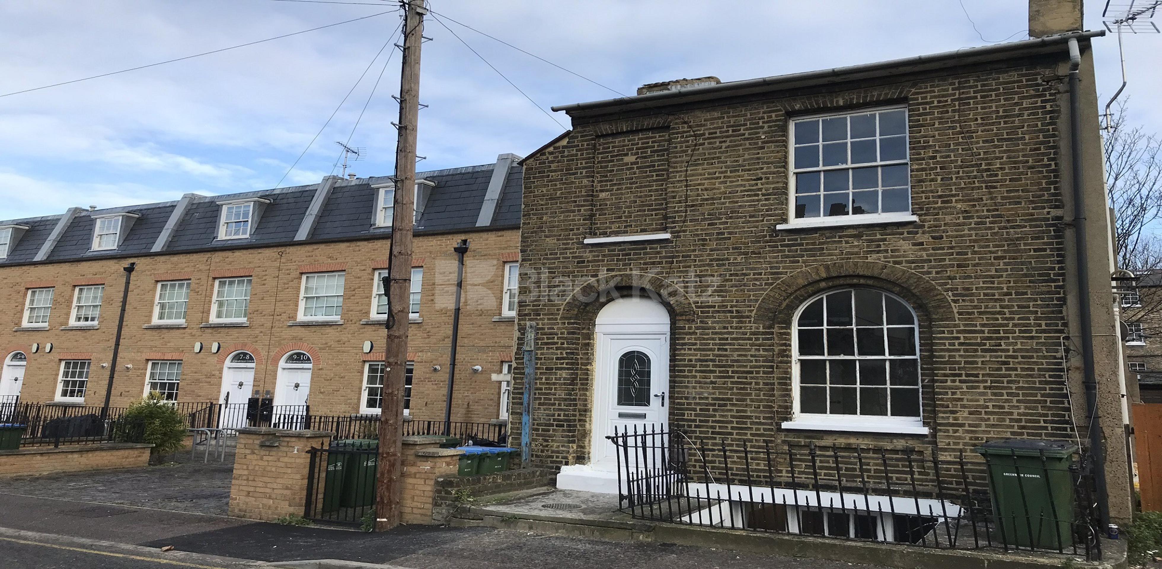 Located on this quiet cul-de-sac this property is arranged over three floors Trafalgar Grove, Greenwich SE10