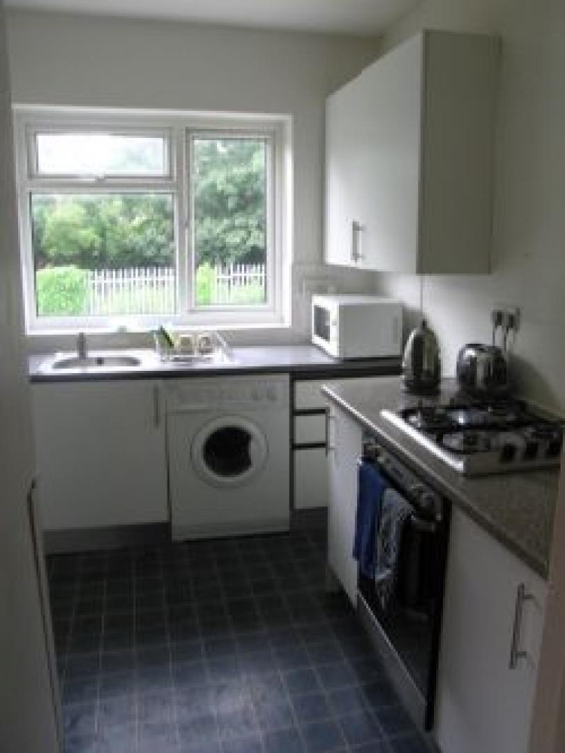 			4 Bedroom, 1 bath, 1 reception Flat			 Wotton Road, CRICKLEWOOD NW2