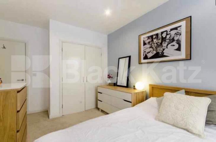 			NEW INSTRUCTION  (Includes Parking, water rates and council tax), 1 Bedroom, 1 bath, 1 reception Apartment			 Oak Square, Clapham North/Brixton