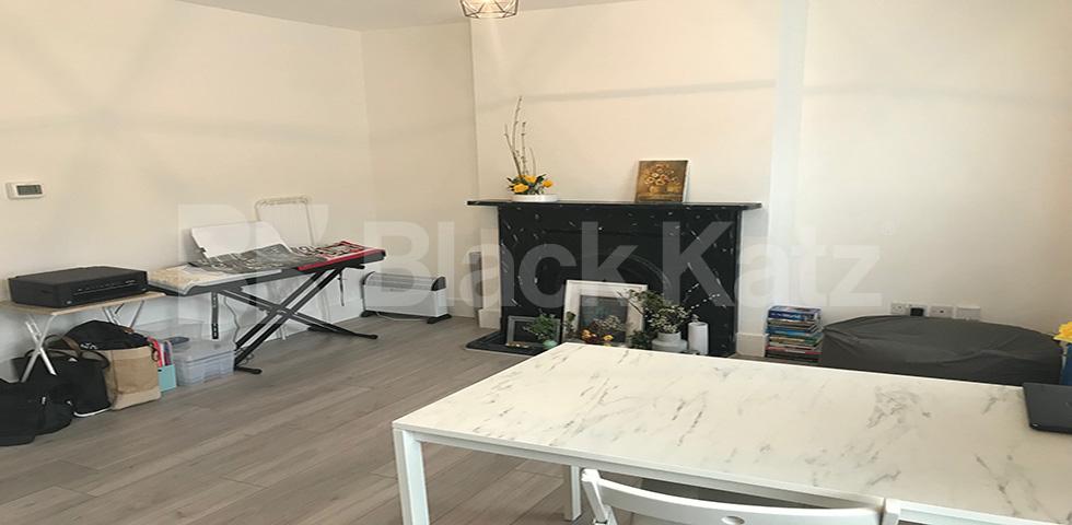 			New Instruction!, 1 Bedroom, 1 bath, 1 reception Flat			 Ferme Park Road, Finsbury Park / Crouch End