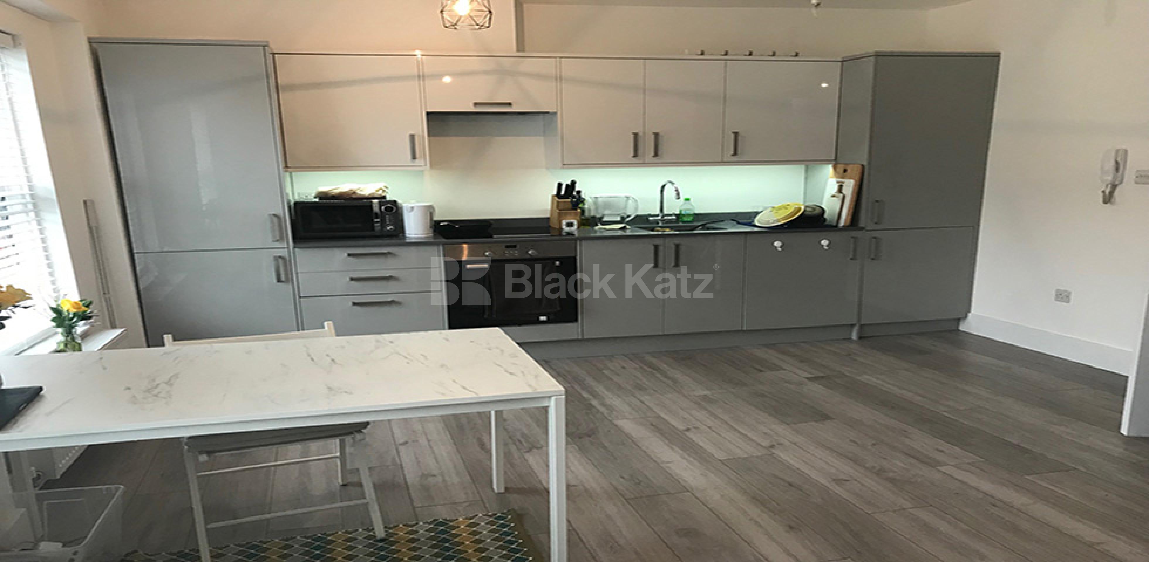 			New Instruction!, 1 Bedroom, 1 bath, 1 reception Flat			 Ferme Park Road, Finsbury Park / Crouch End N4