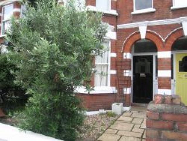 			3 Bedroom, 1 bath, 1 reception Flat			 Ridley Road, KENSAL GREEN NW10