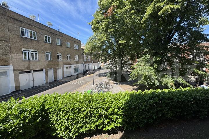 Duplex apartment in the highly desirable, 'Cleaver Square' area of Kennington Broadgates Court Cleaver Street, Kennington cross 