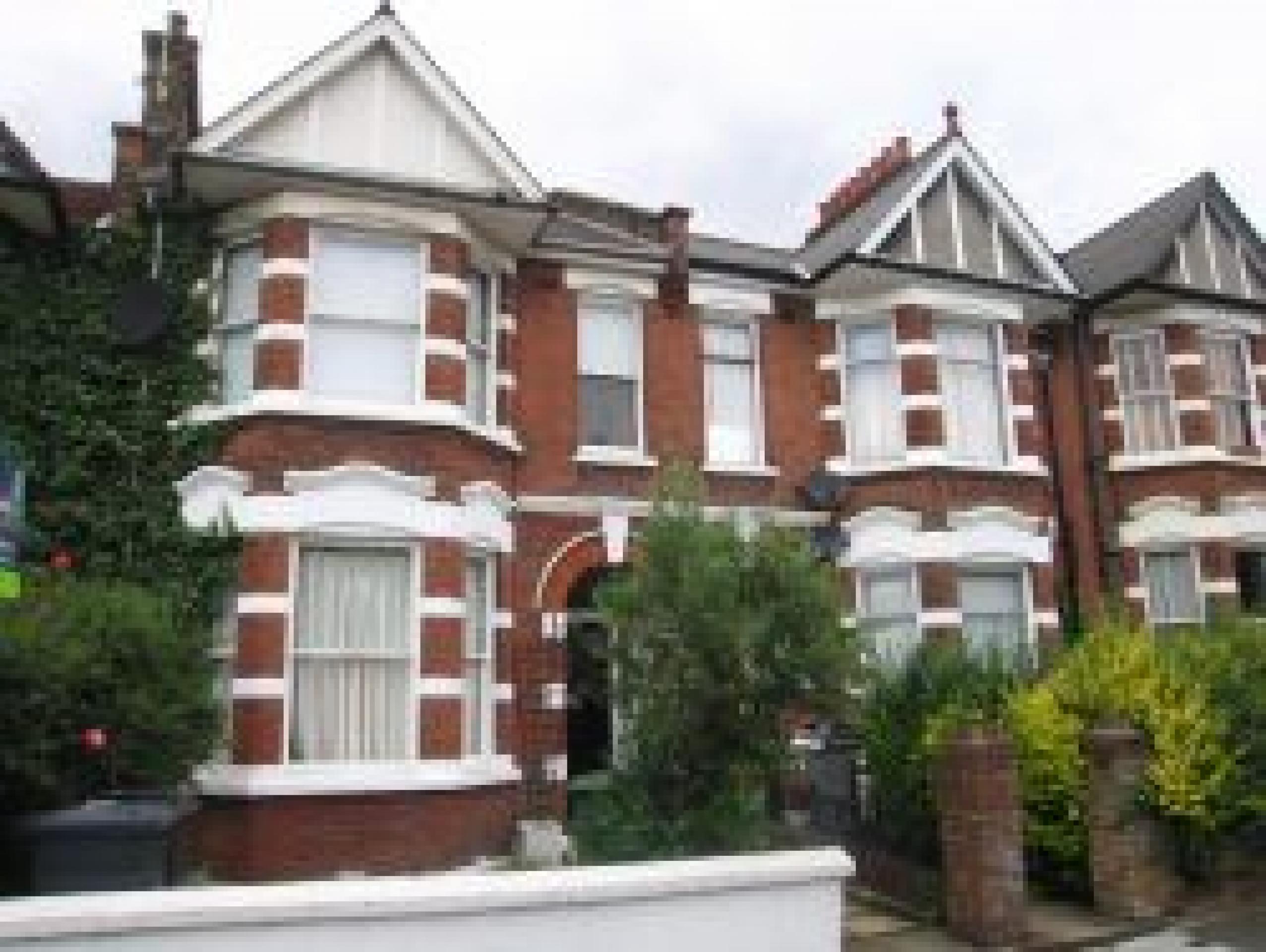 			3 Bedroom, 1 bath, 1 reception Flat			 Ridley Road, KENSAL GREEN NW10 NW10