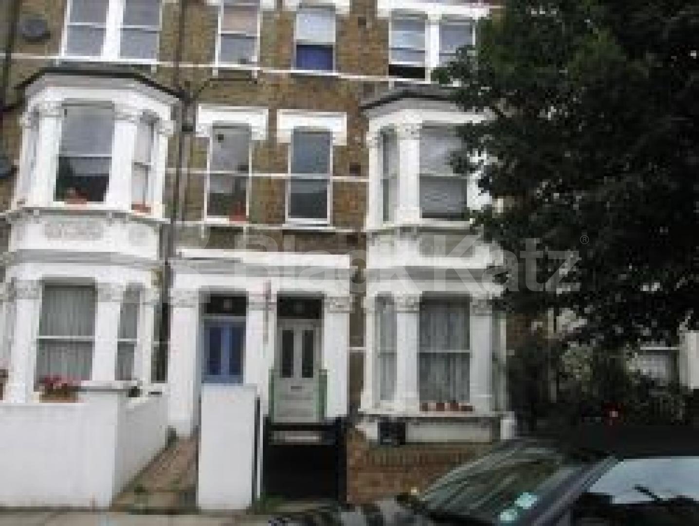 			 SPACIOUS MODERN AND BRIGHT, 3 Bedroom, 1 bath, 1 reception Flat			 Denholme Rd, MAIDA VALE