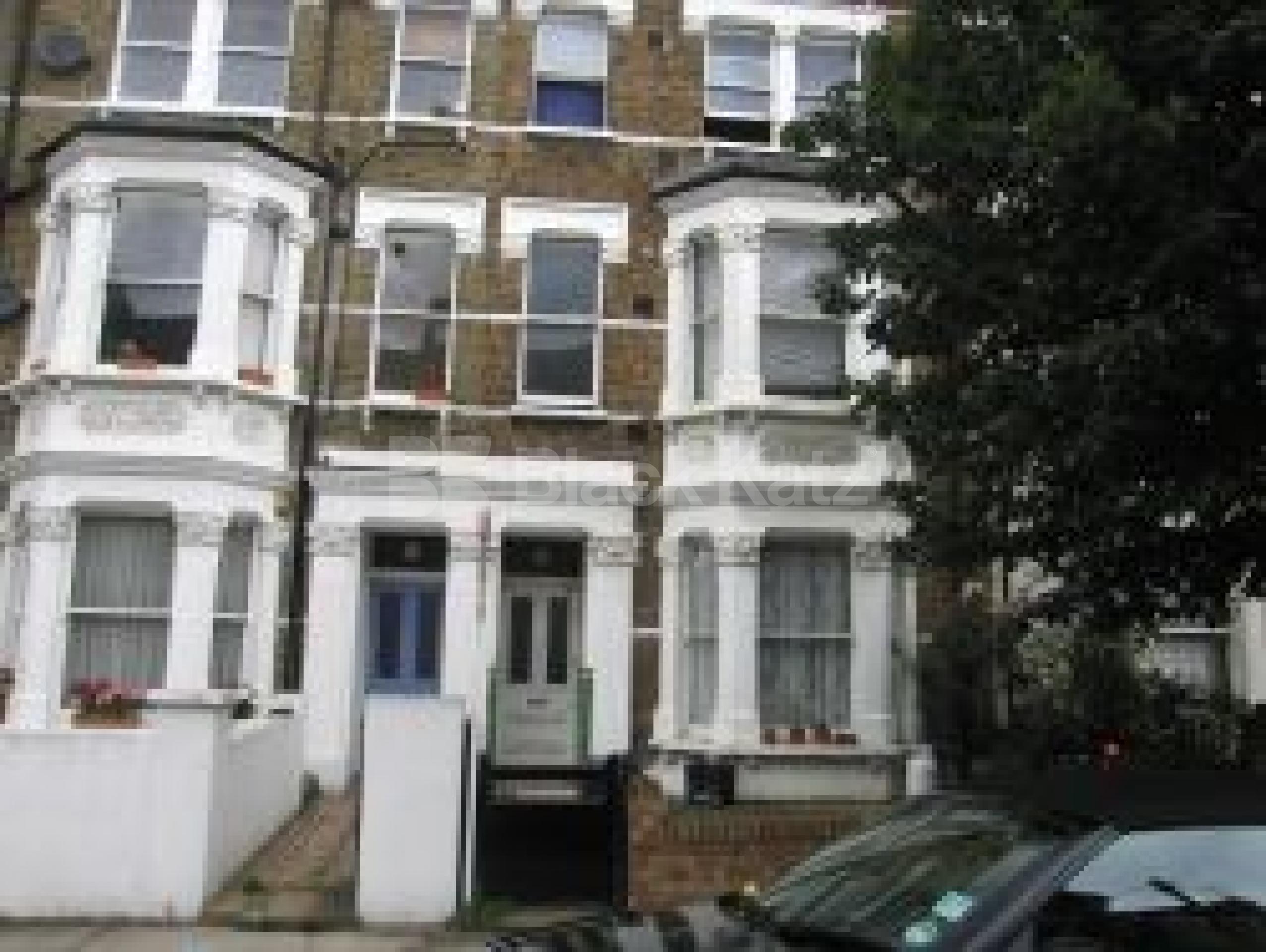 			 SPACIOUS MODERN AND BRIGHT, 3 Bedroom, 1 bath, 1 reception Flat			 Denholme Rd, MAIDA VALE W9