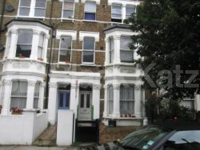 			 SPACIOUS MODERN AND BRIGHT, 3 Bedroom, 1 bath, 1 reception Flat			 Denholme Rd, MAIDA VALE