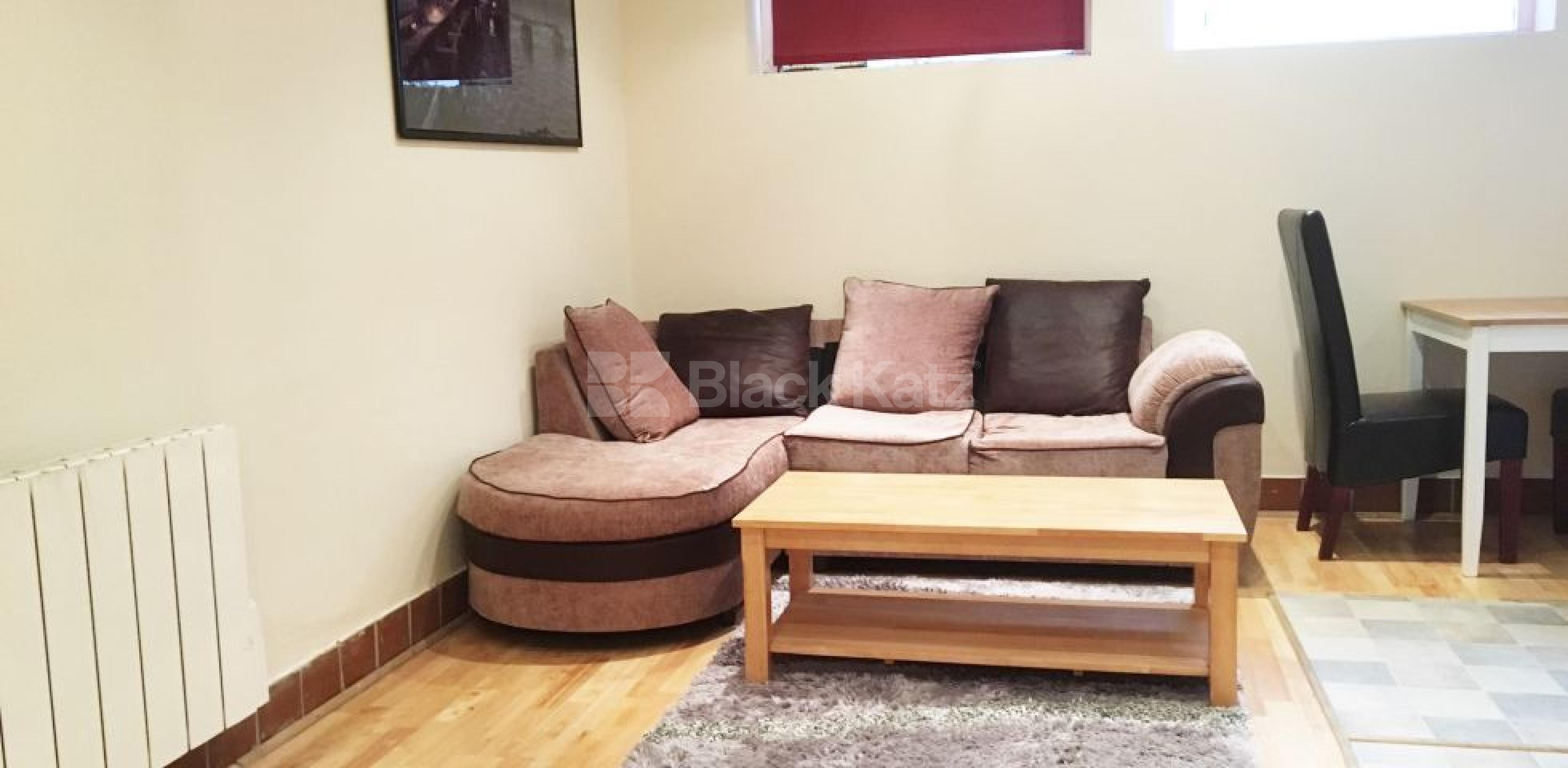 			INCULSIVE OF ALL BILLS!, 1 Bedroom, 1 bath, 1 reception Flat			 King's Cross Road, KING'S CROSS WC1X