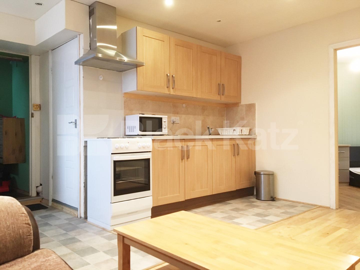 			INCULSIVE OF ALL BILLS!, 1 Bedroom, 1 bath, 1 reception Apartment			 KINGS CROSS ROAD **INC OF ALL BILLS**, KINGS CROSS