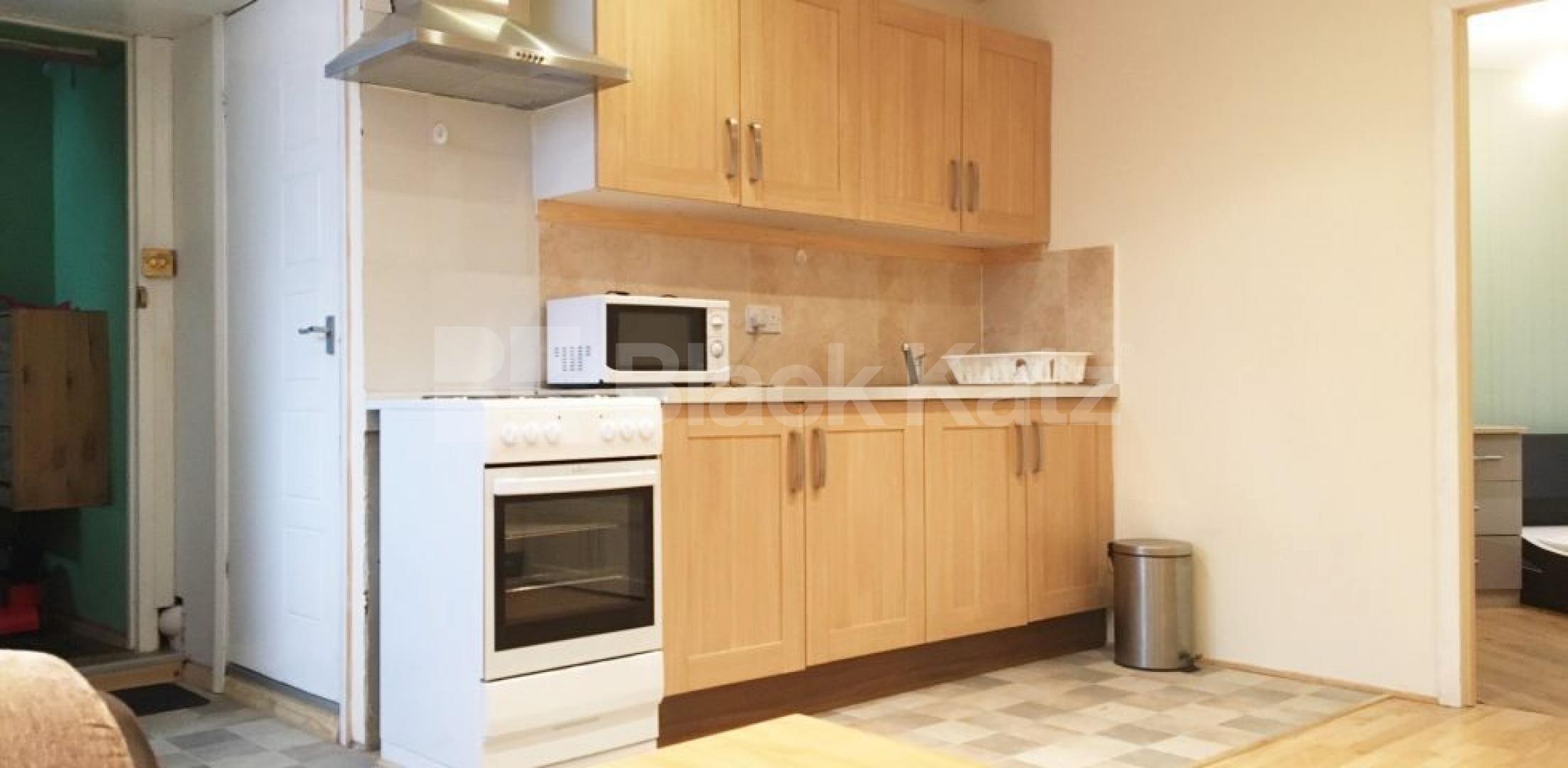 			INCULSIVE OF ALL BILLS!, 1 Bedroom, 1 bath, 1 reception Flat			 King's Cross Road, KING'S CROSS