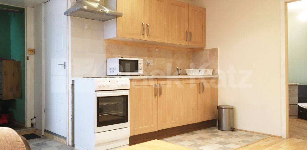 			INCULSIVE OF ALL BILLS!, 1 Bedroom, 1 bath, 1 reception Flat			 King's Cross Road, KING'S CROSS