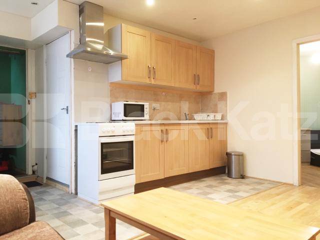			INCULSIVE OF ALL BILLS!, 1 Bedroom, 1 bath, 1 reception Flat			 Kings Cross Road, KINGS CROSS