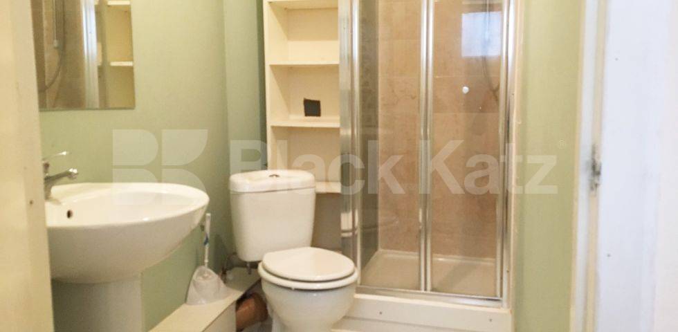 			INCULSIVE OF ALL BILLS!, 1 Bedroom, 1 bath, 1 reception Flat			 King's Cross Road, KING'S CROSS