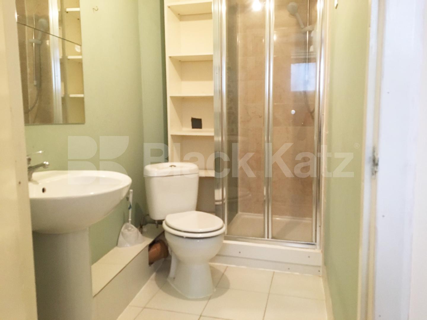 			INCULSIVE OF ALL BILLS!, 1 Bedroom, 1 bath, 1 reception Flat			 Kings Cross Road, KINGS CROSS