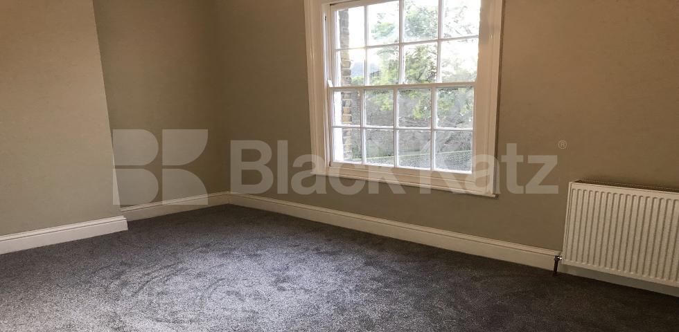 Located on this quiet cul-de-sac this property is arranged over three floors Trafalgar Grove, Greenwich