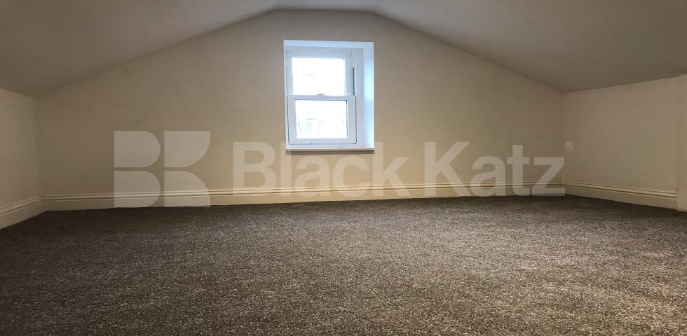 Located on this quiet cul-de-sac this property is arranged over three floors Trafalgar Grove, Greenwich