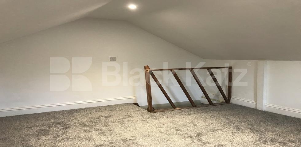 Located on this quiet cul-de-sac this property is arranged over three floors Trafalgar Grove, Greenwich