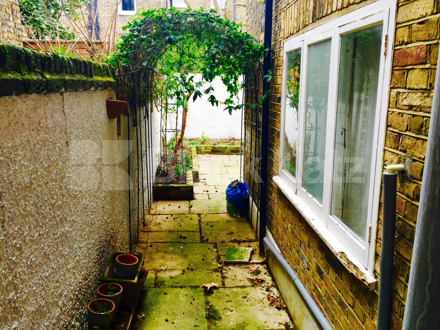 			NEW INSTRUCTION , 2 Bedroom, 1 bath, 1 reception Apartment			 Rita Road, Vauxhall