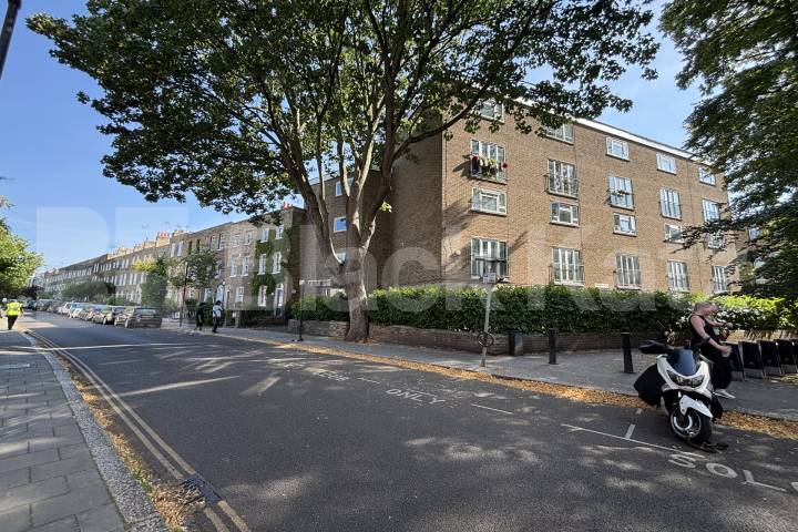 Duplex apartment in the highly desirable, 'Cleaver Square' area of Kennington Broadgates Court Cleaver Street, Kennington cross 