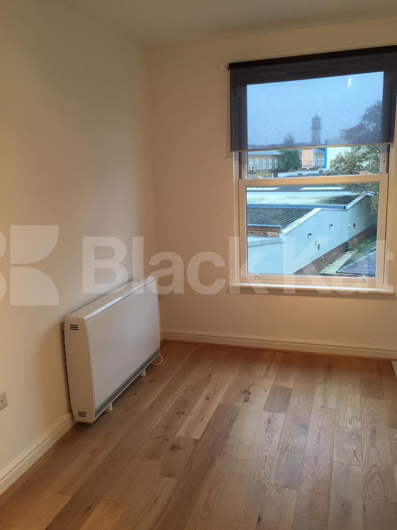 			NEW INSTRUCTION!, 2 Bedroom, 1 bath, 1 reception Flat			 Hillmarton Road, ISLINGTON