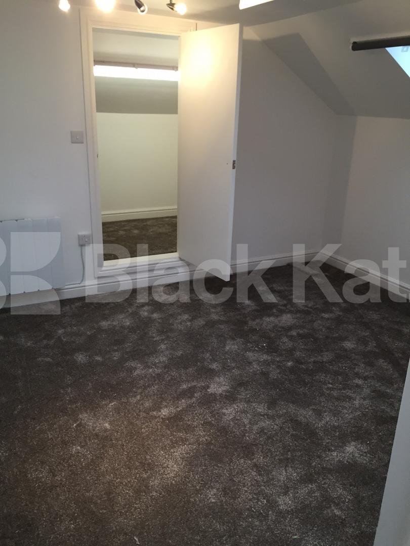 			NEW INSTRUCTION!, 2 Bedroom, 1 bath, 1 reception Flat			 Hillmarton Road, ISLINGTON