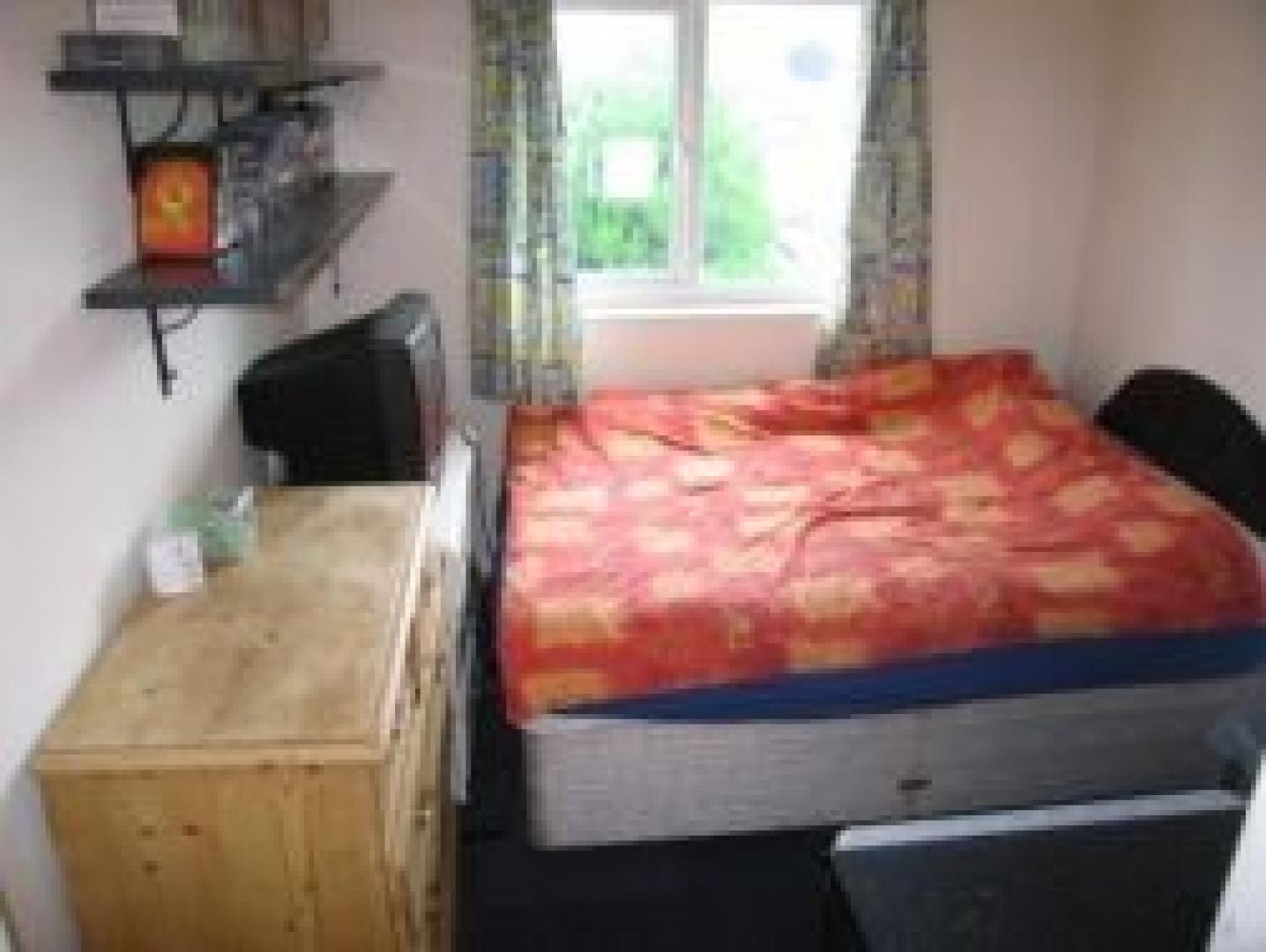 			1 Bedroom, 1 bath, 1 reception Flat			 Hamilton Road, GOLDERS GREEN NW11
