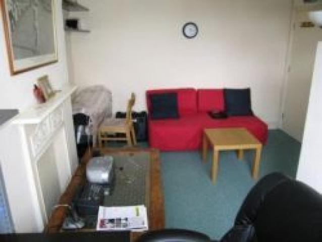 			1 Bedroom, 1 bath, 1 reception Flat			 Hamilton Road, GOLDERS GREEN NW11