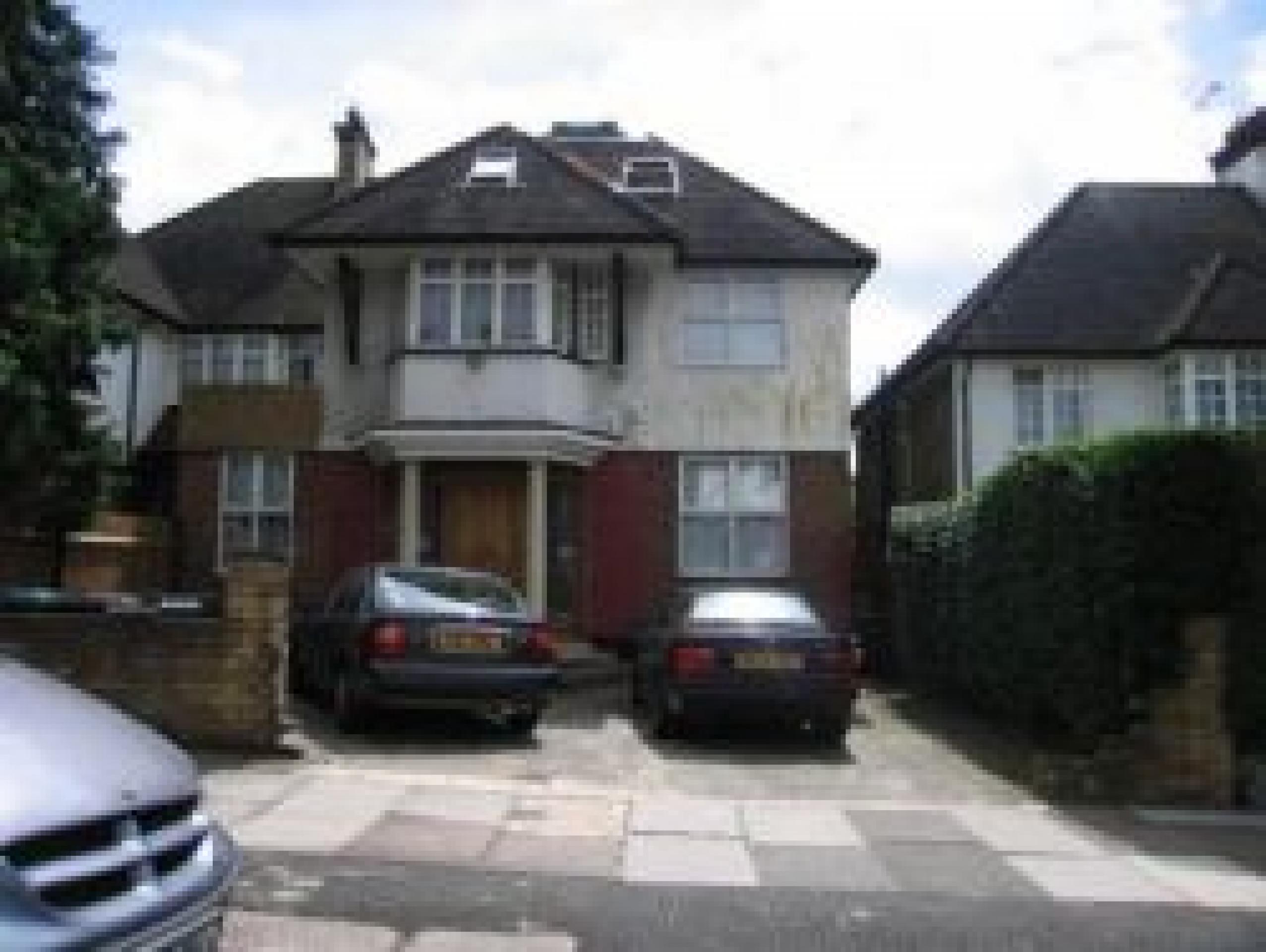 			All inclusive, Studio Apartment, 1 bath, 1 reception Studio			 Ridgehill, GOLDERS GREEN NW11 NW11