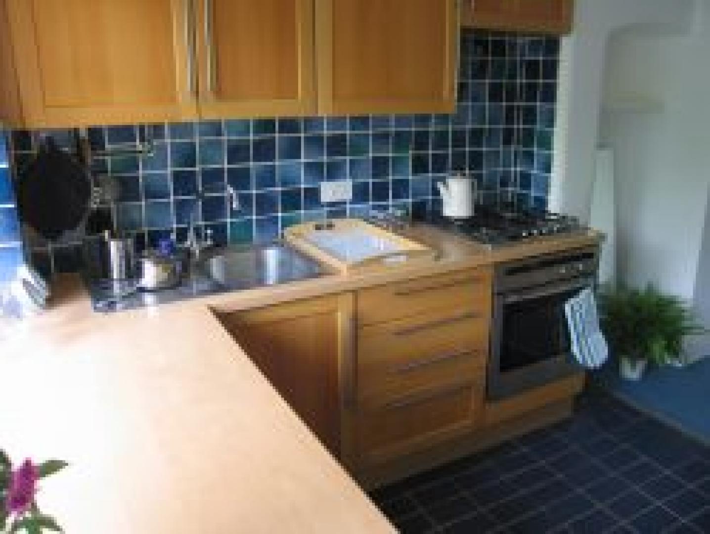 			LOCATION, LOCATION, LOCATION, 2 Bedroom, 1 bath, 1 reception Flat			 Honiton Rd, QUEENS PARK NW6