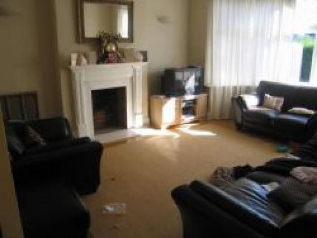 			4 Bedroom, 1 bath, 1 reception Flat			 Chelmsford Square, KENSAL GREEN