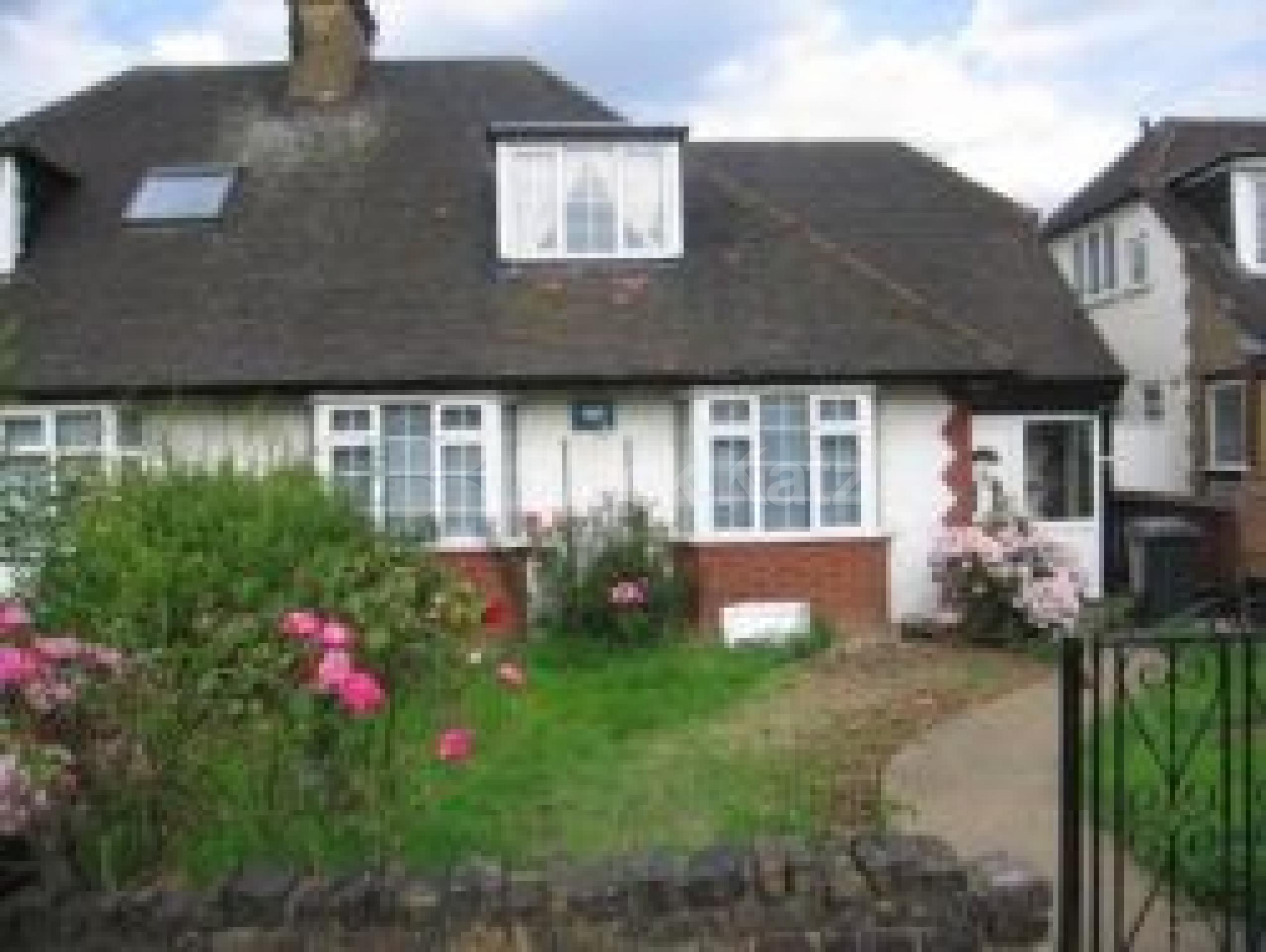 Studio Apartment, Furnished Flat in Sanderstead Ave, CRICKLEWOOD