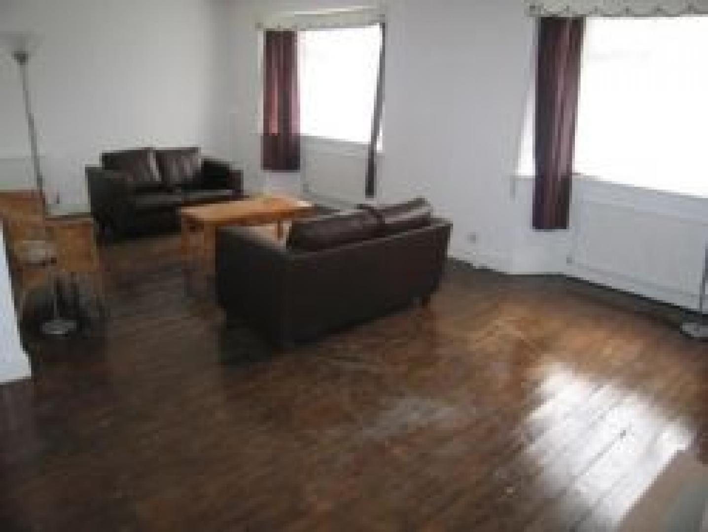 			NEW INSTRUCTION, 4 Bedroom, 1 bath, 1 reception House			 Sanderstead avenue, GOLDERS GREEN