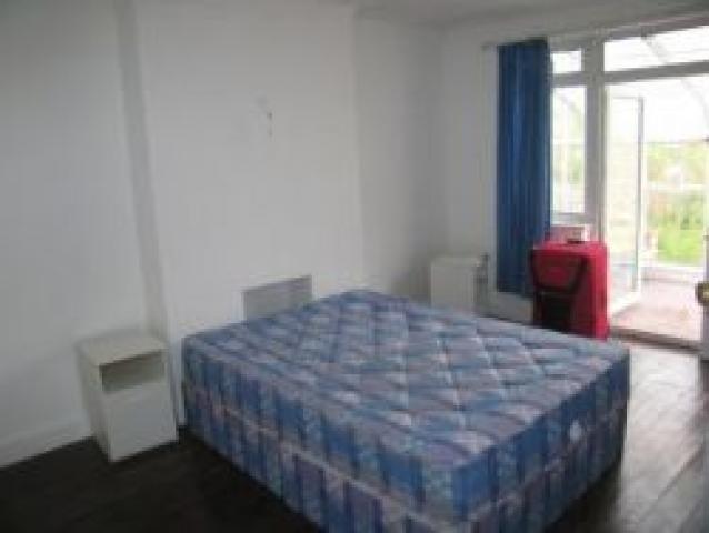 			NEW INSTRUCTION, 4 Bedroom, 1 bath, 1 reception House			 Sanderstead avenue, GOLDERS GREEN