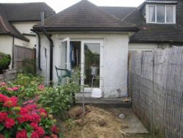 			Studio Apartment, 1 bath, 1 reception Flat			 Sanderstead Ave, CRICKLEWOOD/GOLDERS GREEN ESTATE