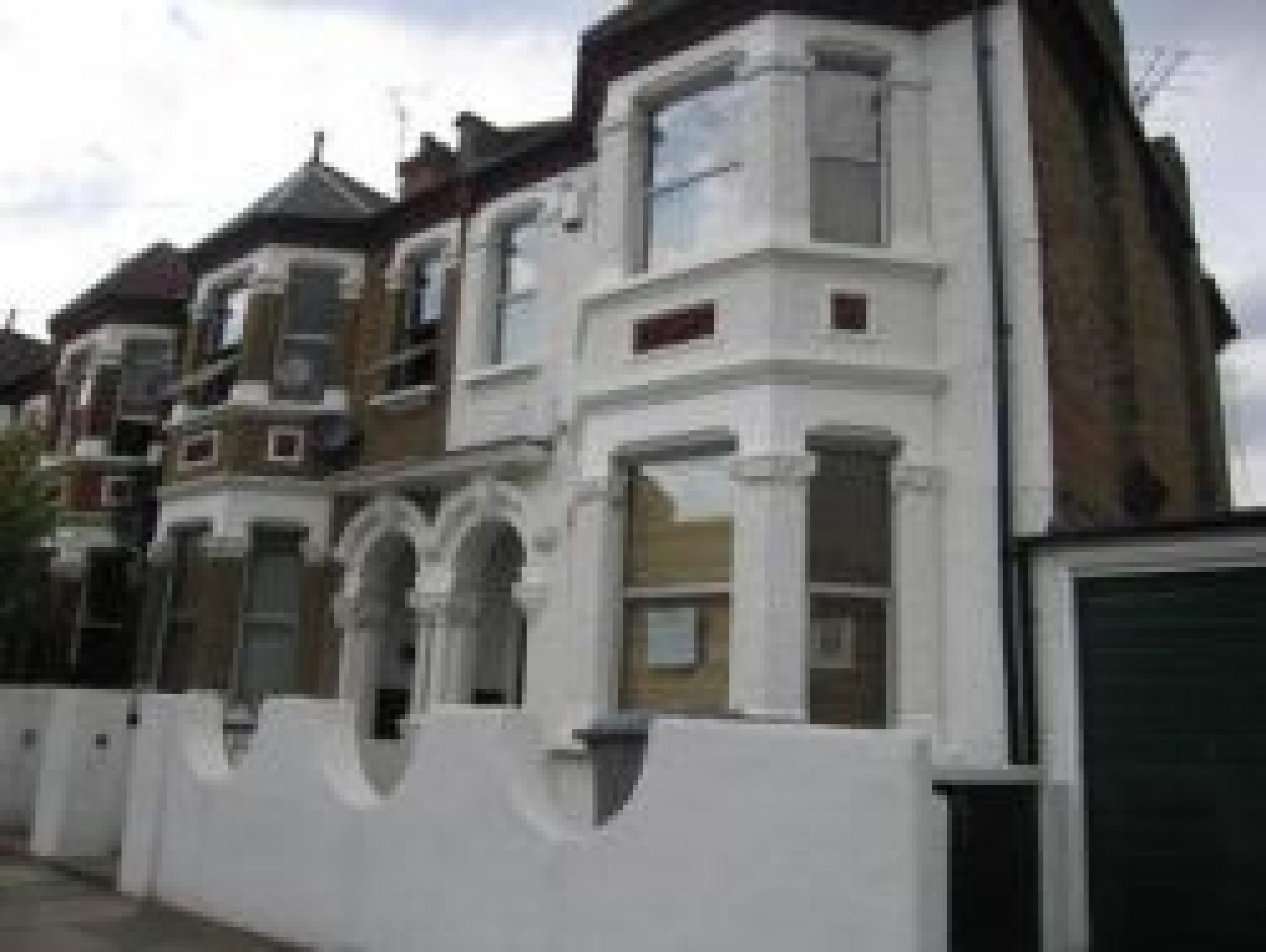 			LANDSCAPED GARDEN, 2 Bedroom, 1 bath, 1 reception Flat			 Herbert Gardens, KENSAL GREEN NW10 NW10