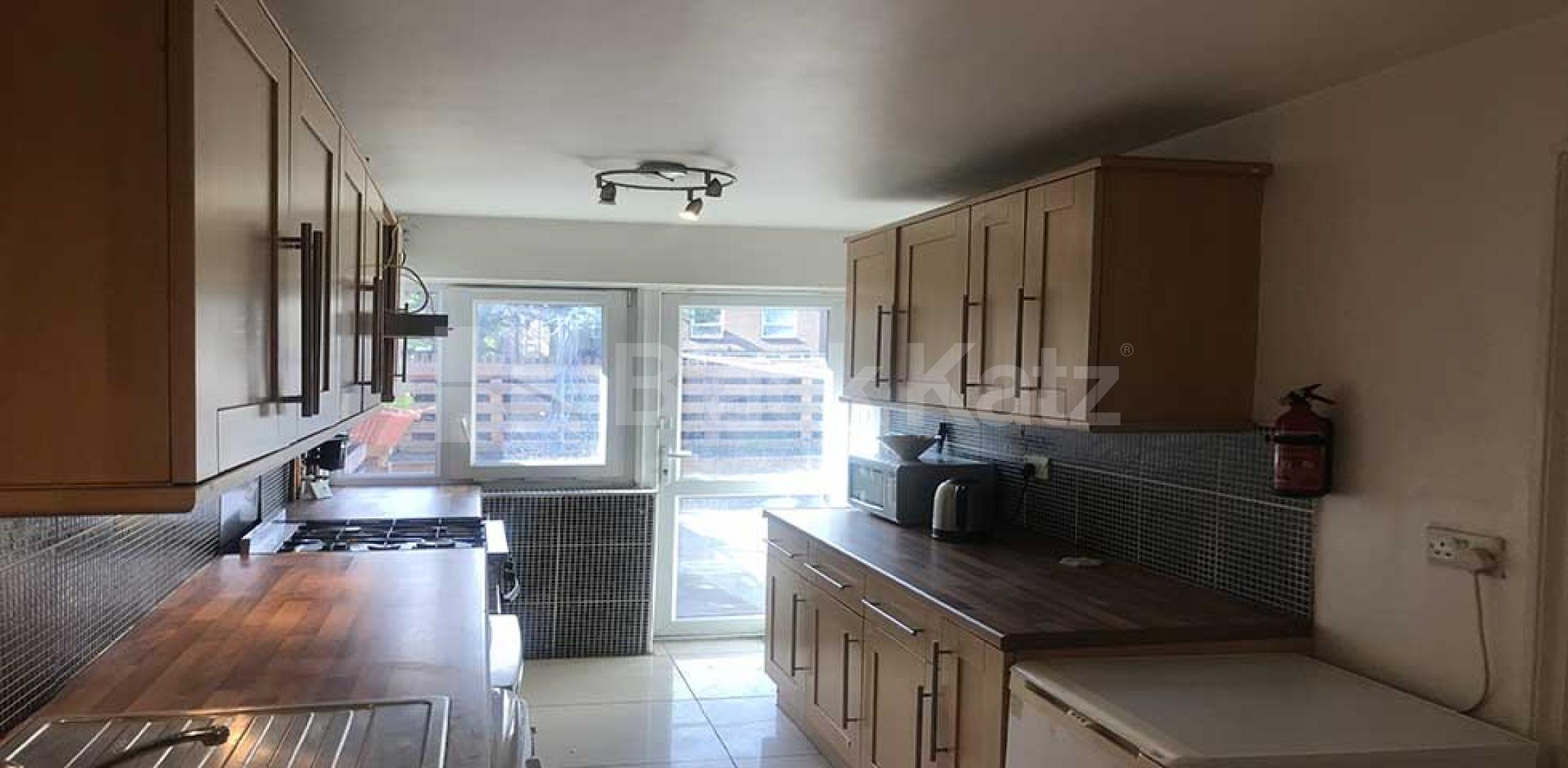 			NEW INSTRUCTION, 4 Bedroom, 1 bath, 1 reception Apartment			 Prioress Street, Borough 