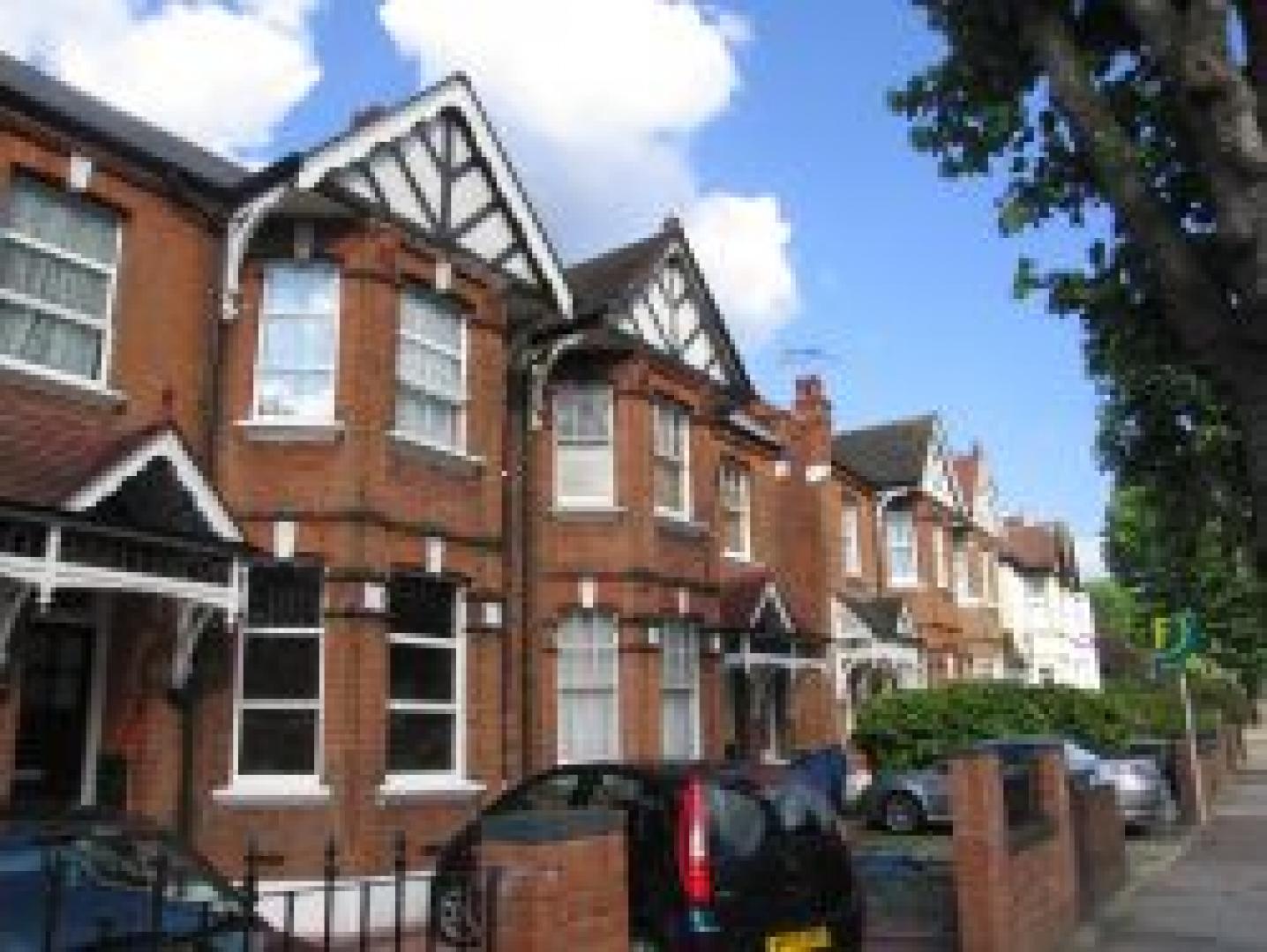 			NEW INSTRUCTION, 3 Bedroom, 1 bath, 1 reception Flat			 Brondesbury Park, BRONDESBURY