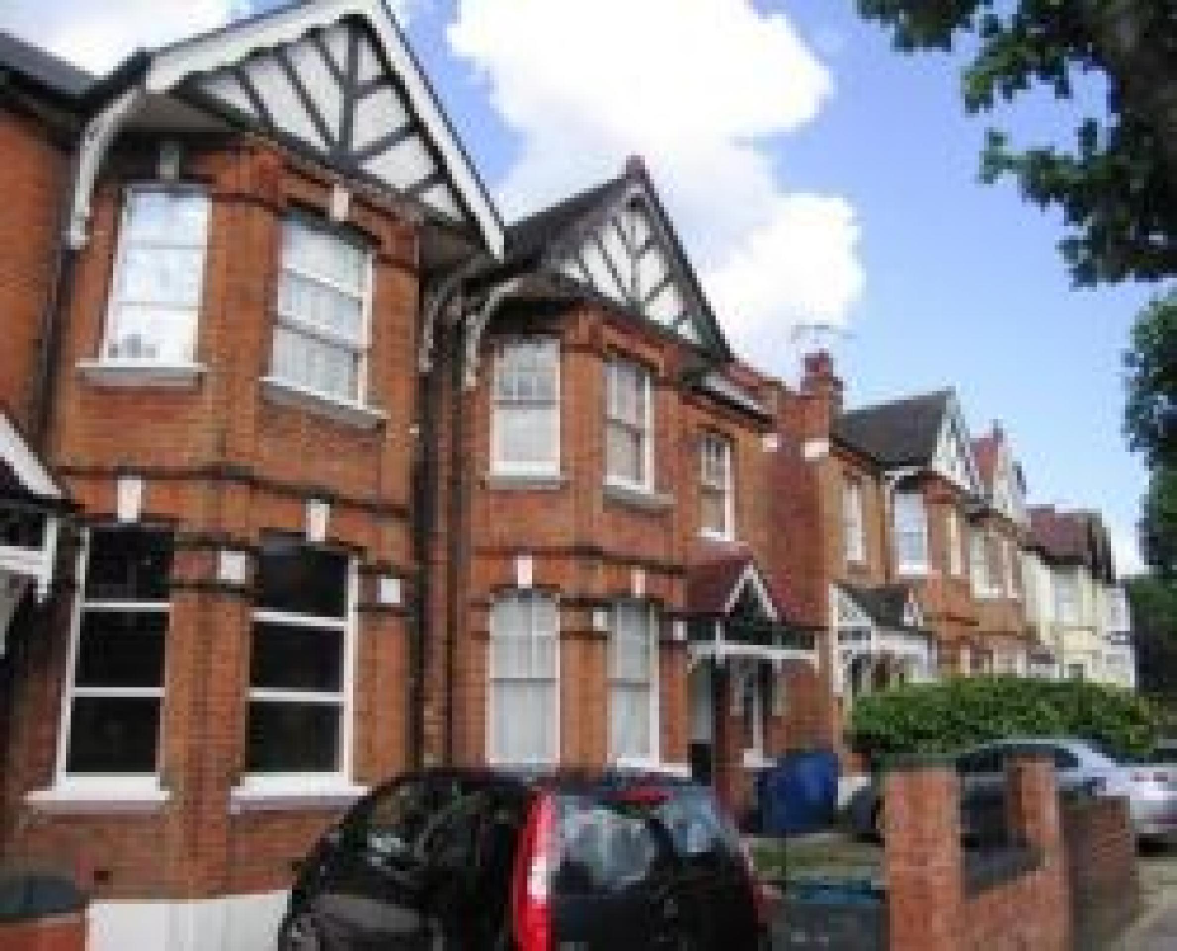 			1 Bedroom, 1 bath, 1 reception Flat			 Brondesbury Park, BRONDESBURY NW2 NW2