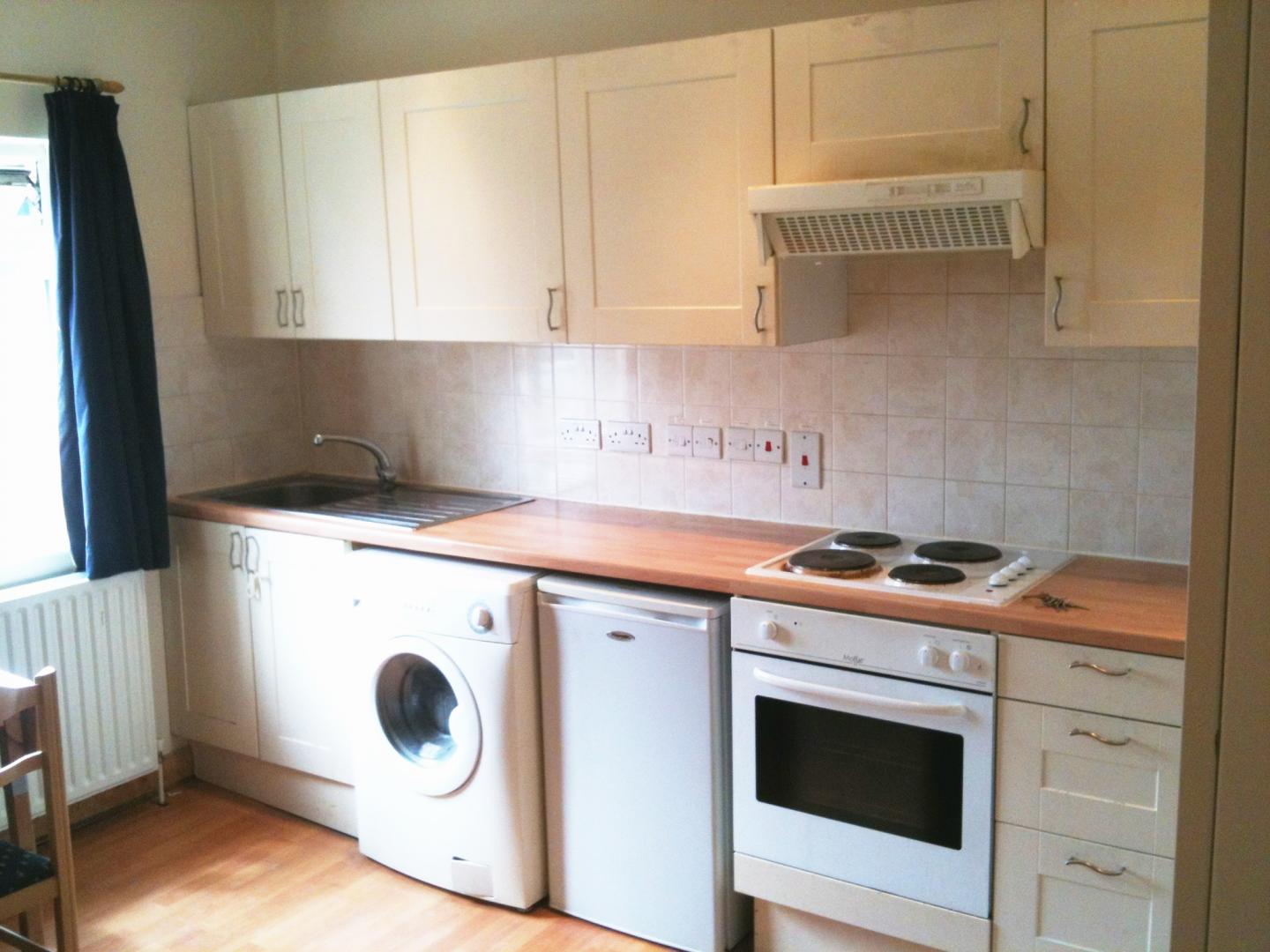 			NEW INSTRUCTION, Studio Apartment, 1 bath, 1 reception Studio			 Kilburn Lane, QUEENS PARK